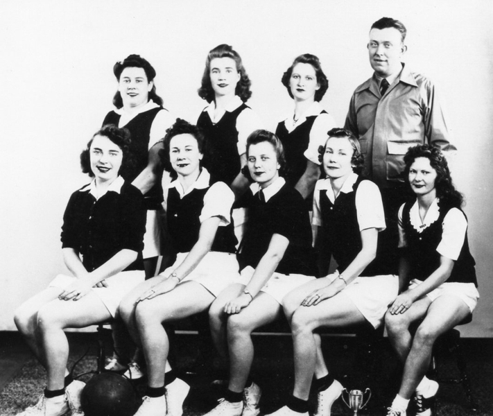 womens-bb-team-c-1946-incl-anne-irene-grace-pinner-and-leona-b-pruden-dottie-and-john-bradshaw-john-bradshaw-photo-img497