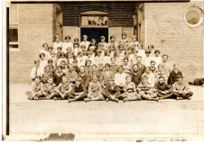 Chuckatuck grade-school-students-1927img080