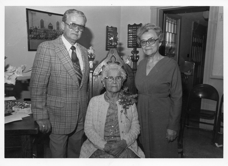 elsie-simpson-and-her-brother-charles-darden-and-mother-img602