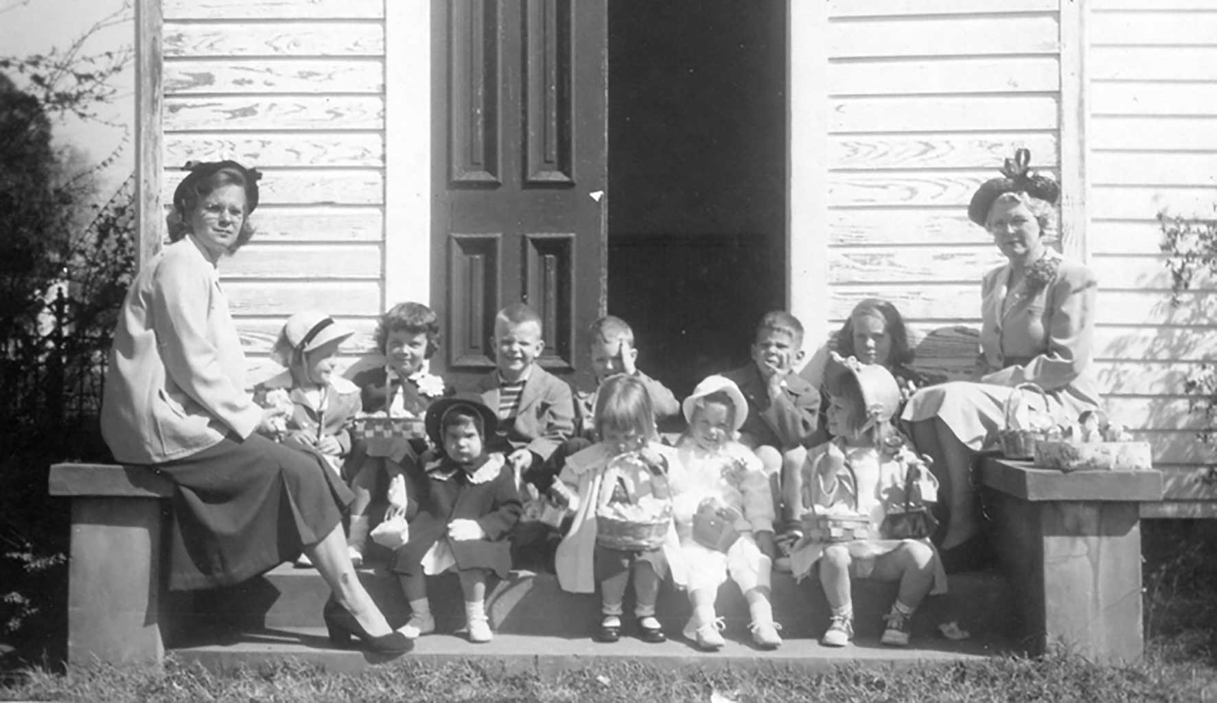 emma-spady-and-mrs-gilliam-with-kids-at-easter-1946-drex-bradshaw-3rd-from-left-img349