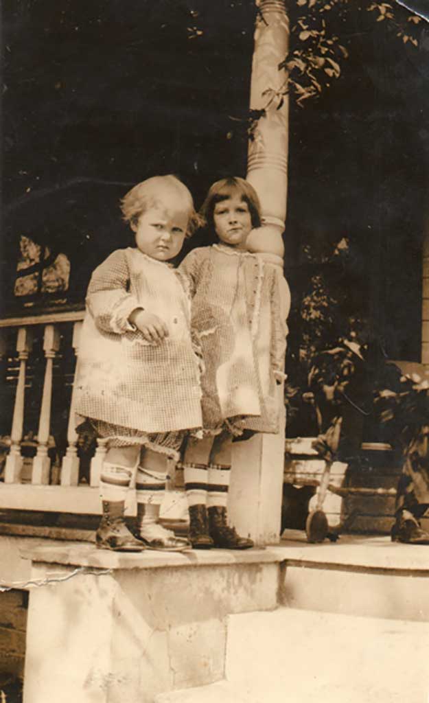 frances-and-judith-on-grandparents-front-porch-in-1924img337