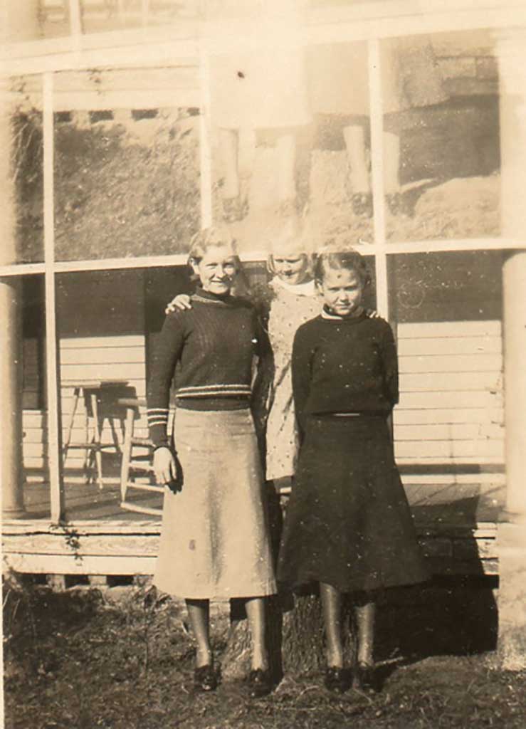 judith-nancy-and-frances-in-1933-notice-the-screened-porch-img341
