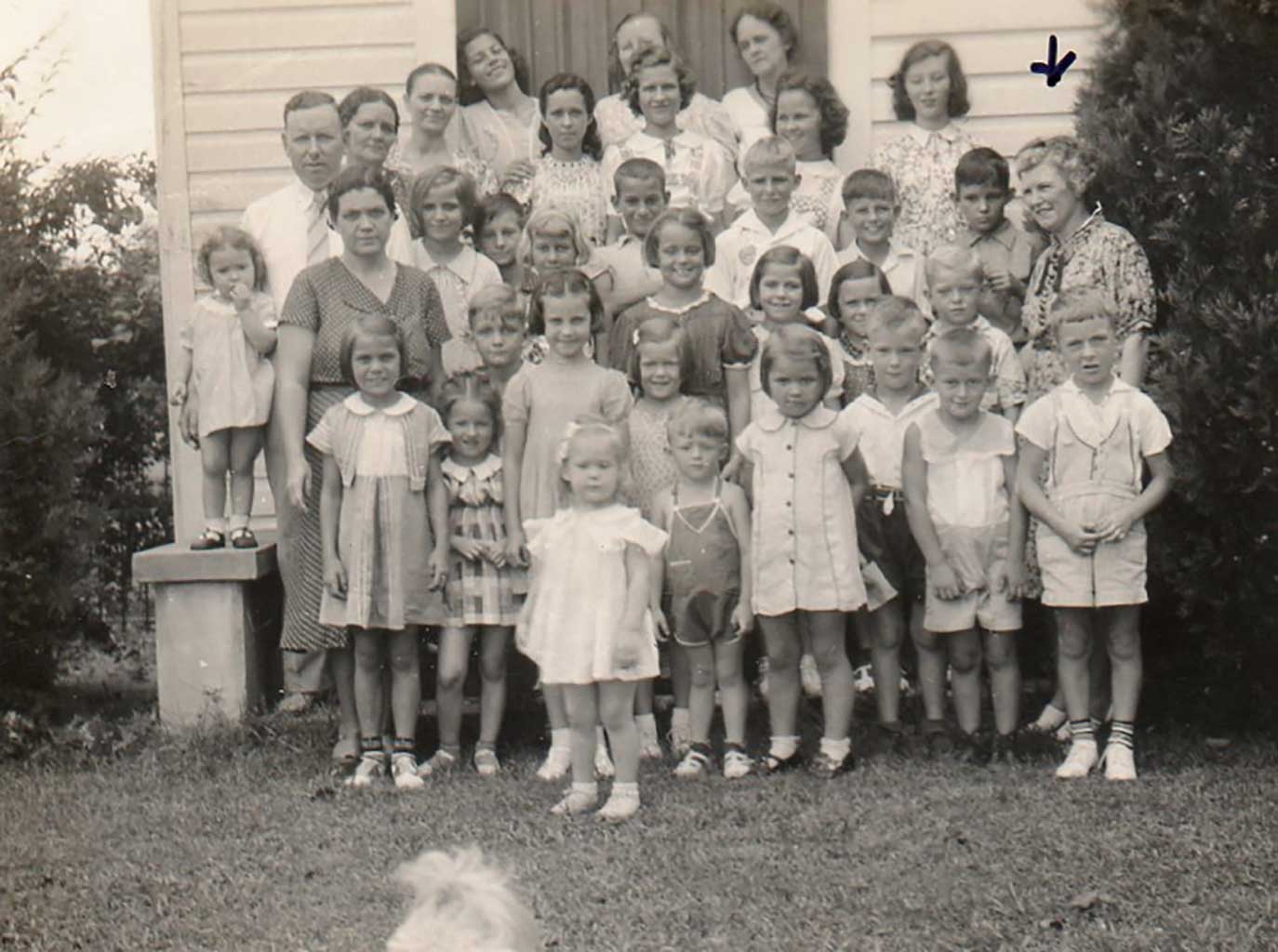 mrs-gilliam-with-vacation-bible-school-around-1940simg350