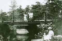 bridge-at-everets-with-wg-saunders-family