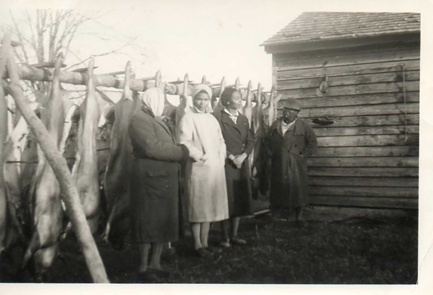 hog-killing-at-atlee-martin-farm-1942-polly-hall-bessie-wooden-opal-wooden-sara-wallace-wooden-img335