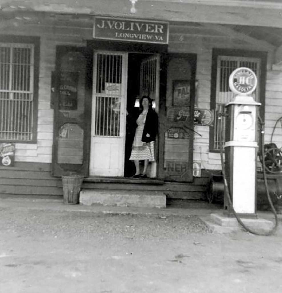 oliver-store_longview_1948-with-lottie-oliver-horne