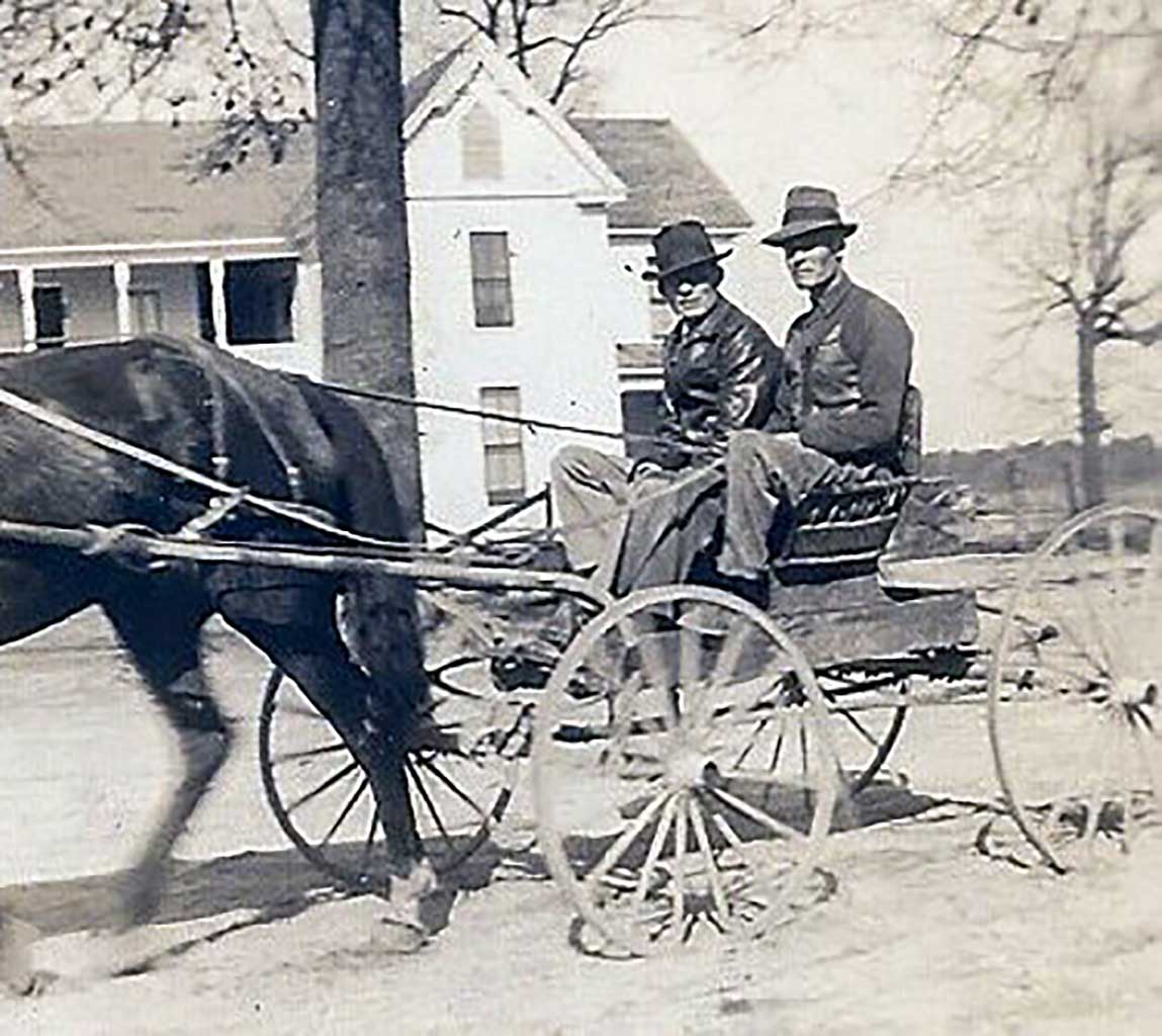 ralph-and-jesse-oliver-in-buggy-1941