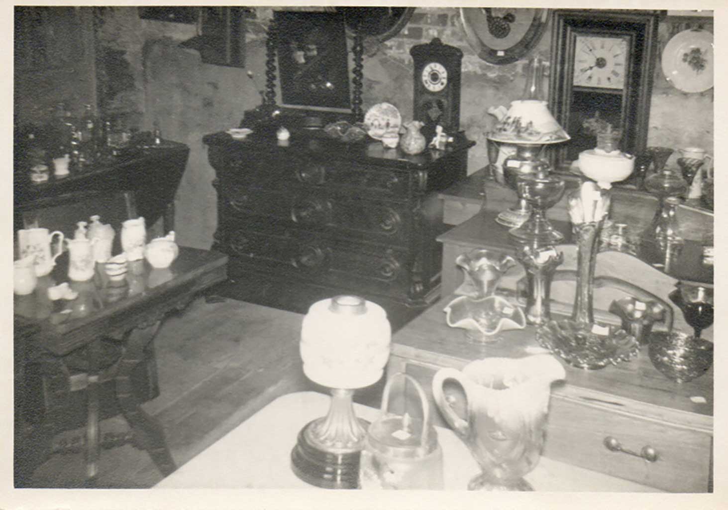 inside-old-kitchen-antique-shop-1960-img366