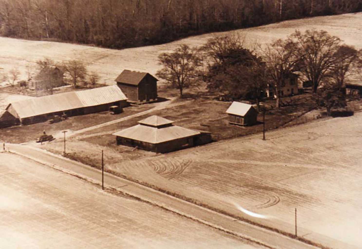 minton-house-and-farm-yard-1950-img252