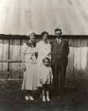 shramm-family-1935-ltor-mildren-schram-dailey-lizzie-cotton-schramm-harry-henton-schramm-front-eunice-schramm-wolford-img794