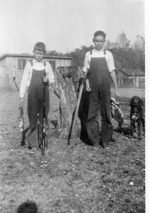 arthur-and-stokes-kirk-hunting-circa-1926-img330